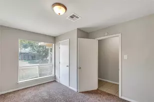 11862 S Evelyn Cir, Houston, TX 77071 - Photo 2