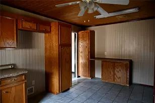 252 Bastrop St, Angleton, TX 77515 - Photo 18