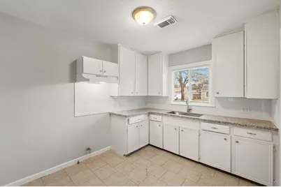 1130 17th Avenue N, Texas City, TX 77590 - Photo 4