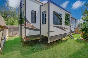 531 S 2nd St, La Porte, TX 77571 - Photo 10