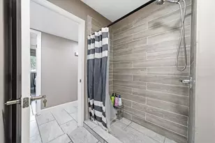 1845 Westcrest Dr, Houston, TX 77055 - Photo 18
