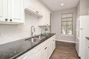 2255 Braeswood Park Dr, Houston, TX 77030 - Photo 12