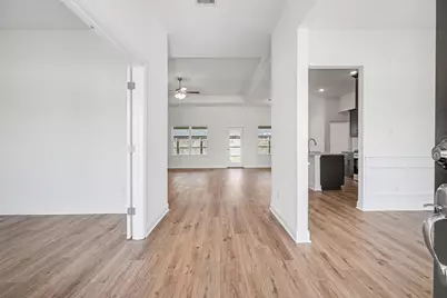 10 Keystone Court, Angleton, TX 77515 - Photo 4