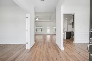 10 Keystone Ct, Angleton, TX 77515 - Photo 4