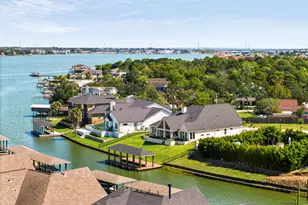 508 Amalfi Dr, Kemah, TX 77565 - Photo 1