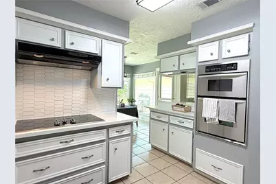 1402 Trailwood Village Drive, Houston, TX 77339 - Photo 8