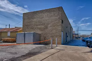 702 Upton Ave, Schulenburg, TX 78956 - Photo 4