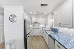 208 Coconut St, Tiki Island, TX 77554 - Photo 10