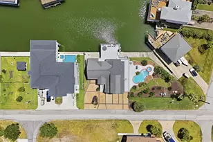 208 Coconut St, Tiki Island, TX 77554 - Photo 36