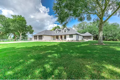 16610 Meadow Lane, Danbury, TX 77534 - Photo 2
