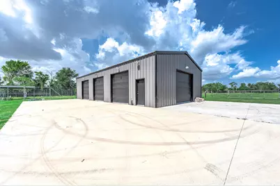 16610 Meadow Lane, Danbury, TX 77534 - Photo 32