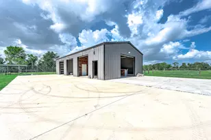 16610 Meadow Ln, Danbury, TX 77534 - Photo 34