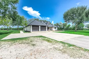 16610 Meadow Ln, Danbury, TX 77534 - Photo 4