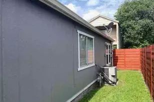 8210 Twin Tree Ln, Houston, TX 77071 - Photo 20