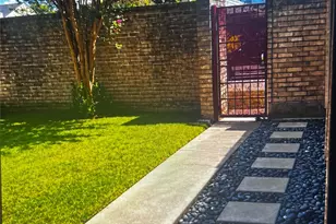 8210 Twin Tree Ln, Houston, TX 77071 - Photo 22