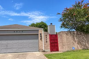 8210 Twin Tree Ln, Houston, TX 77071 - Photo 2