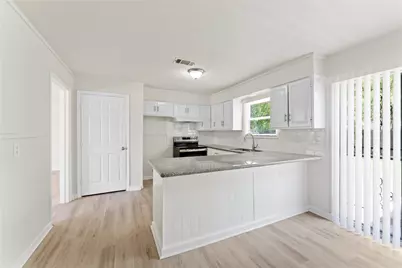 7725 St Lo Road, Houston, TX 77033 - Photo 12