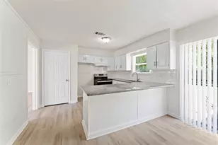7725 St Lo Rd, Houston, TX 77033 - Photo 12