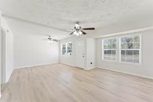 7725 St Lo Rd, Houston, TX 77033 - Photo 8
