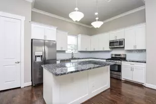 812 Fisher St, Houston, TX 77018 - Photo 4