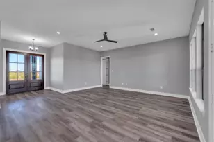 519 Chuckwagon Trail, Angleton, TX 77515 - Photo 8