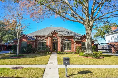 811 W Green Belt Drive, Sugar Land, TX 77498 - Photo 1