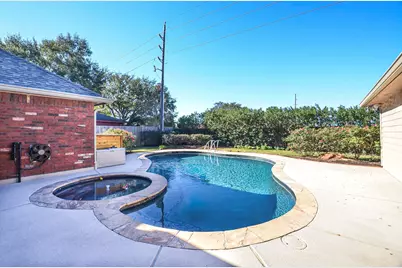 811 W Green Belt Drive, Sugar Land, TX 77498 - Photo 32