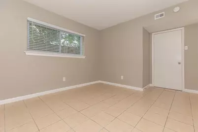 9707 N Timberside Drive #5, Houston, TX 77025 - Photo 12