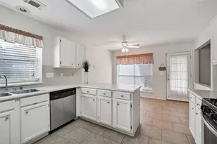 4004 S Dogwood Dr, Pearland, TX 77584 - Photo 10