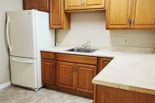 222 Winding Way St, Lake Jackson, TX 77566 - Photo 4