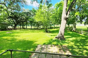 222 Winding Way St, Lake Jackson, TX 77566 - Photo 14
