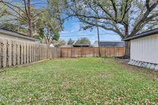 5675 Sylmar Rd, Houston, TX 77081 - Photo 32