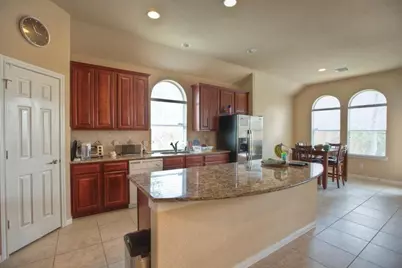 10 Tillamook Court, The Woodlands, TX 77389 - Photo 4