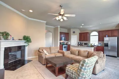 10 Tillamook Court, The Woodlands, TX 77389 - Photo 2