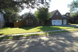 53 S Calla Lily Ct, Lake Jackson, TX 77566 - Photo 2