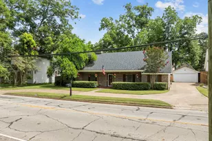 907 E Houston Ave, Crockett, TX 75835 - Photo 2