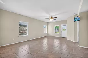 8126 Oakleaf Meadow Ct, Rosharon, TX 77583 - Photo 10