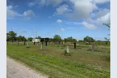 702 N Orchid N, Texas City, TX 77591 - Photo 2