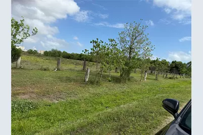 702 N Orchid N, Texas City, TX 77591 - Photo 4