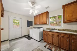 11730 Denise Dr, Houston, TX 77024 - Photo 16