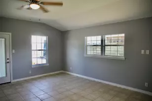 529 E Shore Dr, Clear Lake Shores, TX 77565 - Photo 8