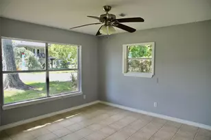 529 E Shore Dr, Clear Lake Shores, TX 77565 - Photo 12