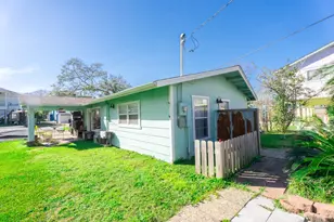 529 E Shore Dr, Clear Lake Shores, TX 77565 - Photo 4