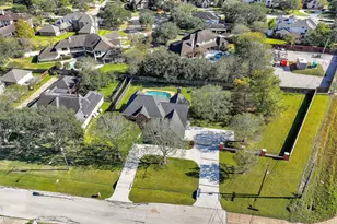 101 Oak Dr, Friendswood, TX 77546 - Photo 2