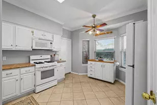 14714 Flowerwood Dr, Houston, TX 77062 - Photo 10