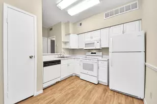 2021 Spenwick Dr, Houston, TX 77055 - Photo 10