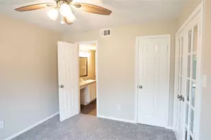 17 Regency Ln, Houston, TX 77088 - Photo 10