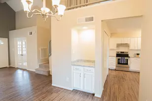 17 Regency Ln, Houston, TX 77088 - Photo 8