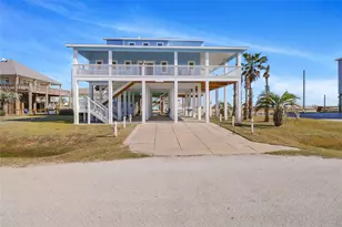 1325 Emerald Dr, Crystal Beach, TX 77650 - Photo 4