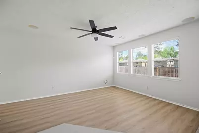 235 W Stedhill Loop, The Woodlands, TX 77384 - Photo 4